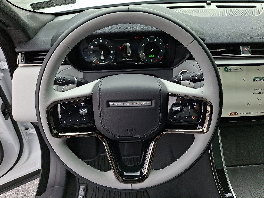 Used 2026 Fuji White Land Rover S image 11
