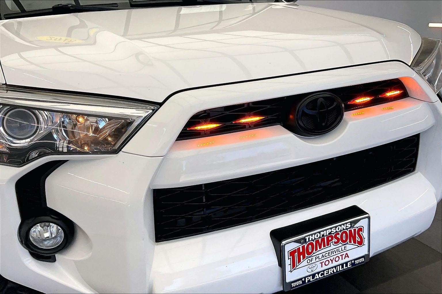 Used 2018 Super White Toyota SR5 image 31