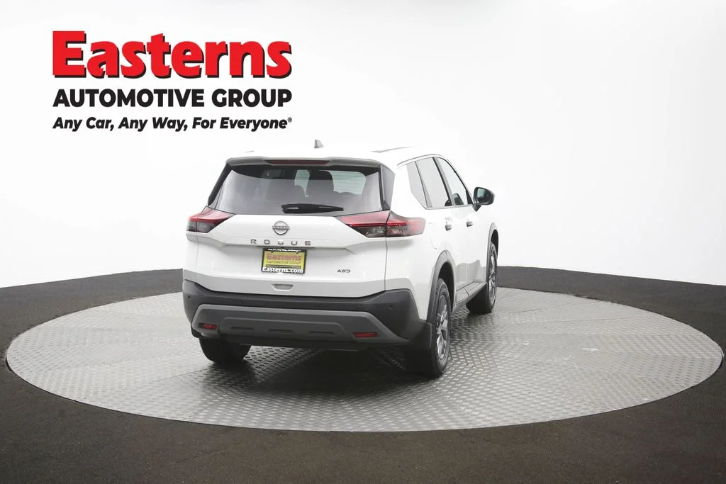 Used 2023 White Nissan S image 39