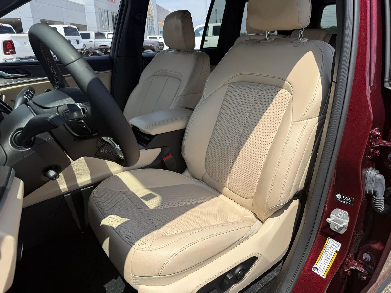 Used 2025 Velvet Red Pearlcoat Jeep Limited image 17