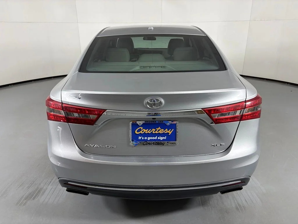 Used 2018 Silver Toyota XLE image 7