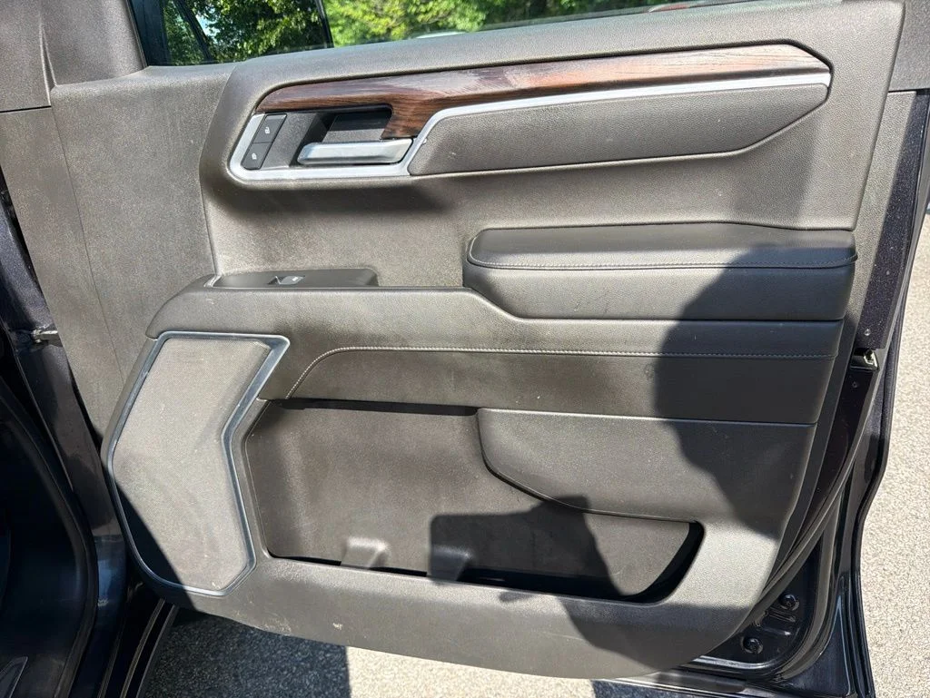 Used 2025 Silver GMC SLT image 29