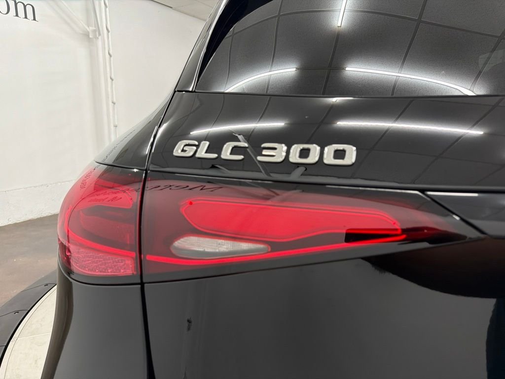 New 2027 Black Mercedes-Benz GLC 300 image 11