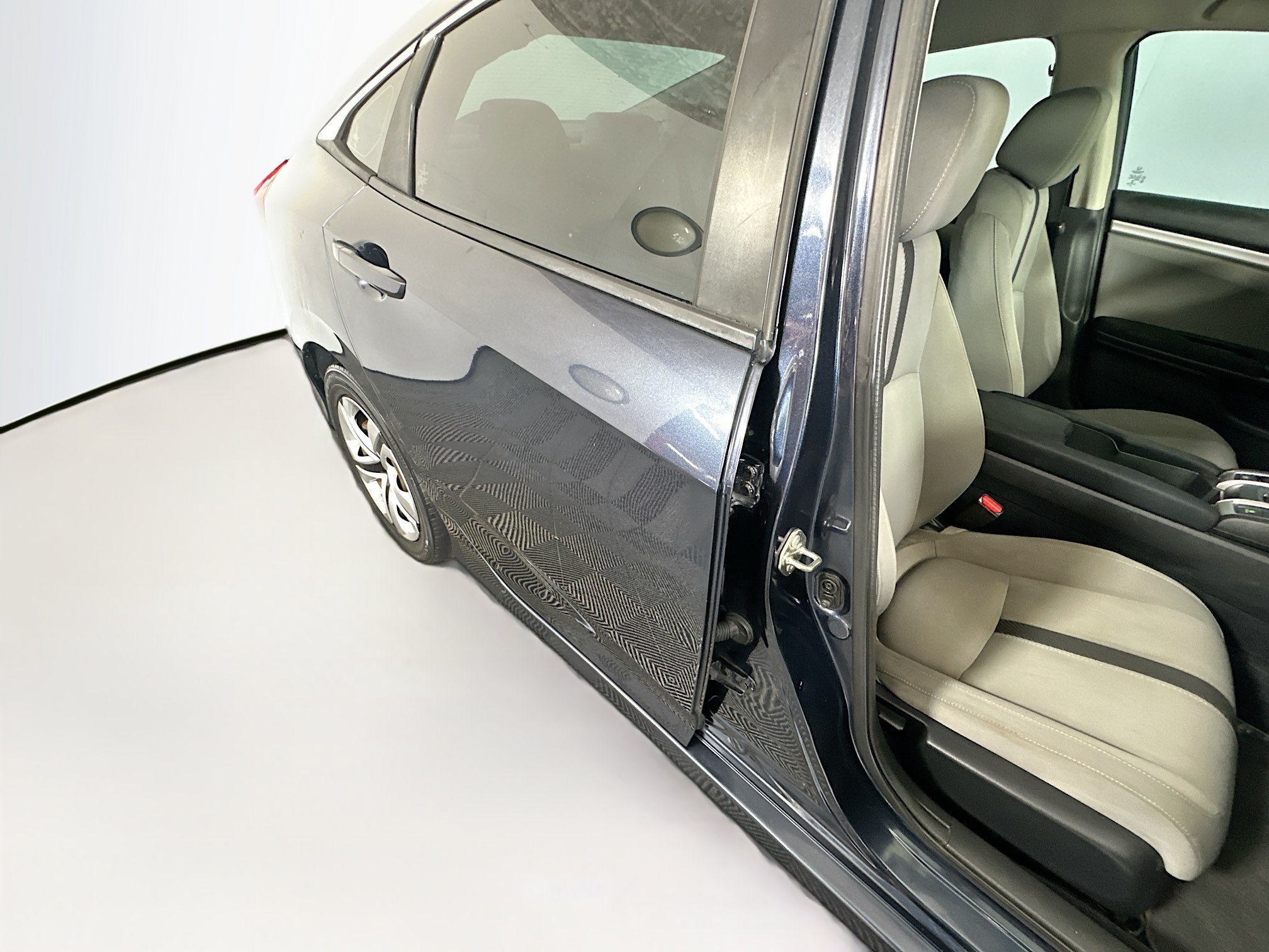 Used 2018 Gray Honda LX image 27