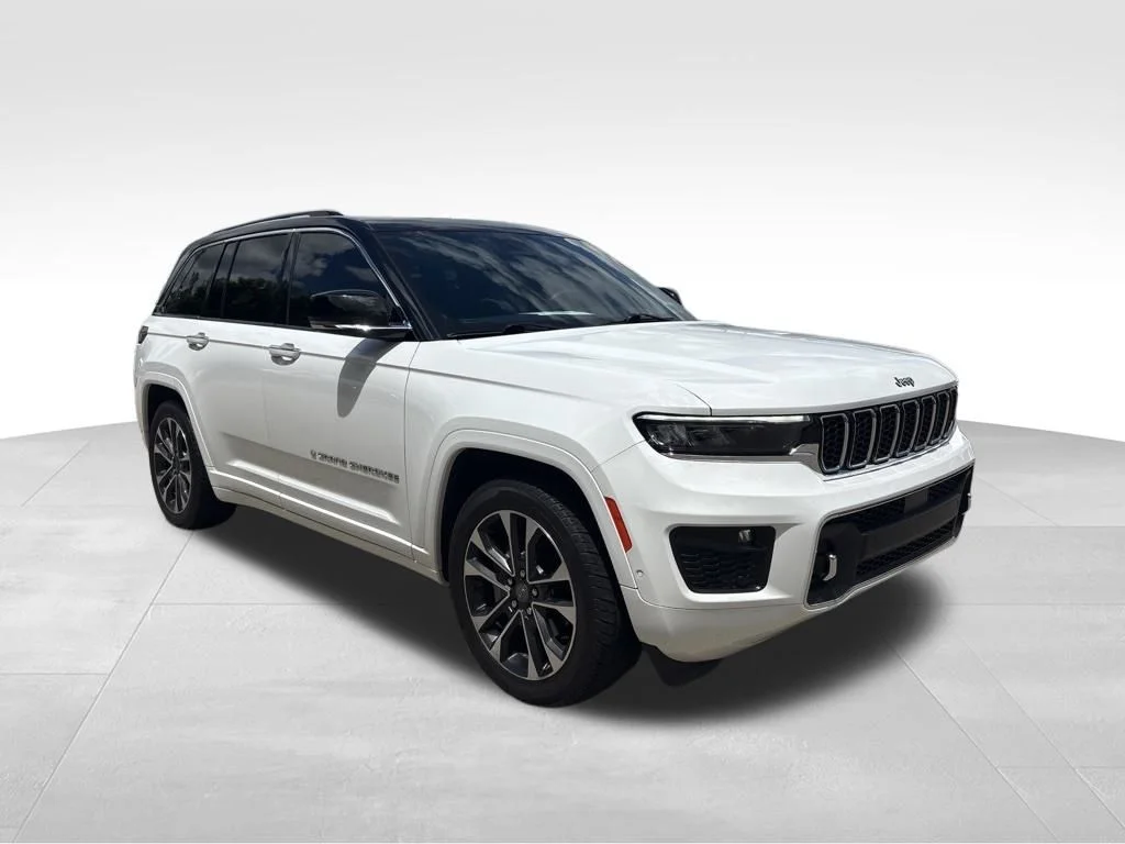 Used 2022 White Jeep Overland image 4