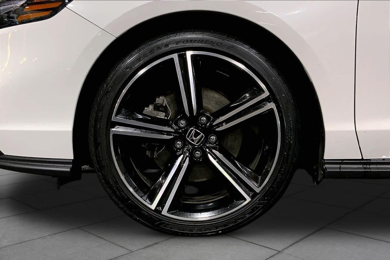 Used 2025 Platinum White Pearl Honda Sport image 11