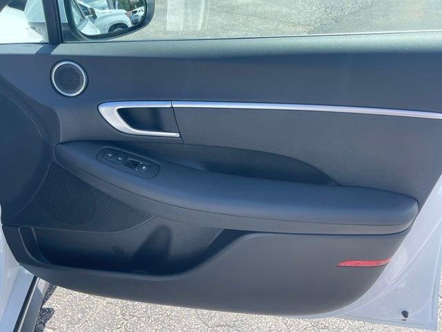 New 2026 White Hyundai SE image 5