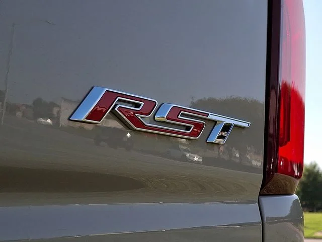 New 2026 White Chevrolet RST image 23