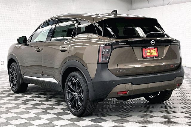 New 2026 Canyon Bronze Nissan SR image 4