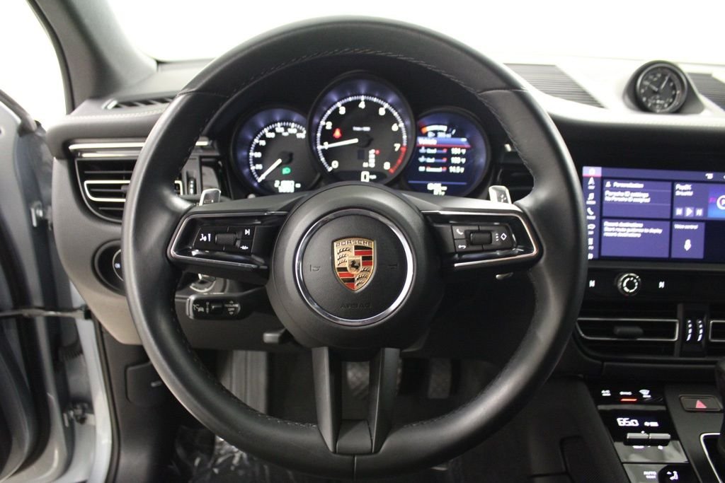 Used 2025  Porsche  image 21