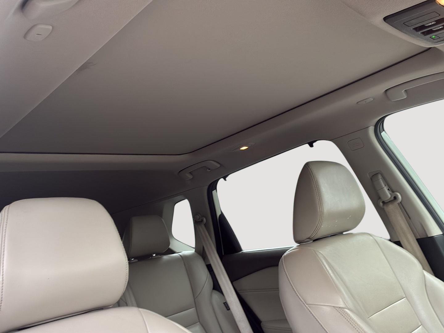 Used 2023 Pearl White TriCoat Nissan SL image 12