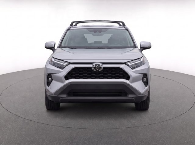 Used 2023 Silver Toyota XLE Premium image 5