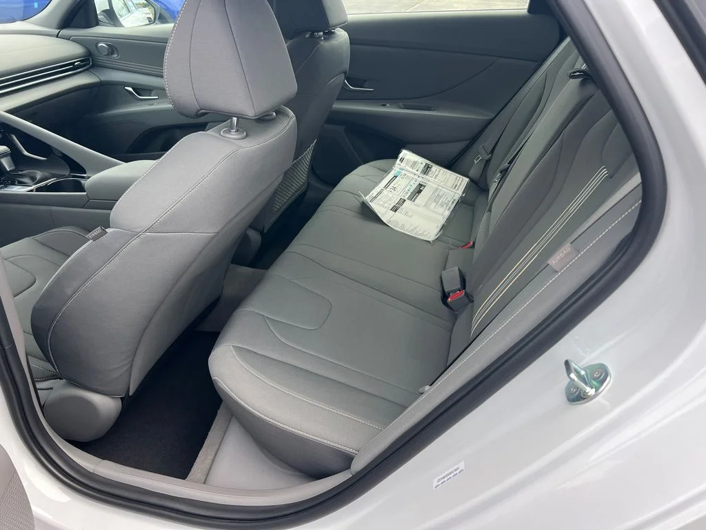 Used 2025 White Hyundai SEL Convenience image 20