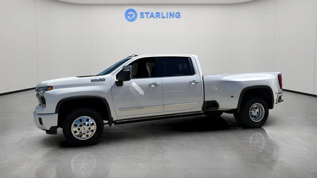 Used 2024 Iridescent Pearl Tricoat Chevrolet High Country DRW image 3