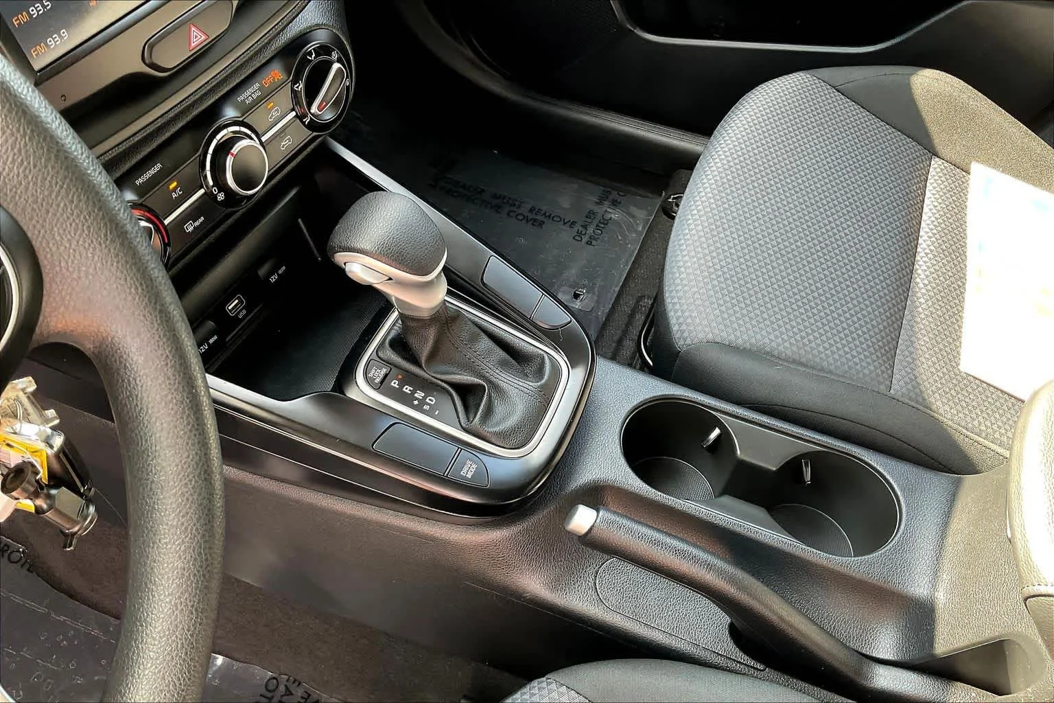 Used 2025 Snow White Pearl Kia LX image 16