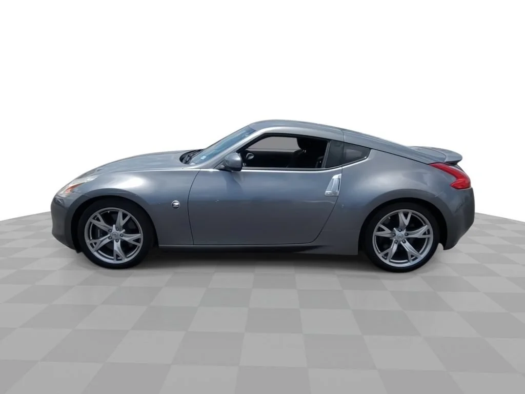 Used 2011 Gray Nissan 2dr Cpe Auto image 5