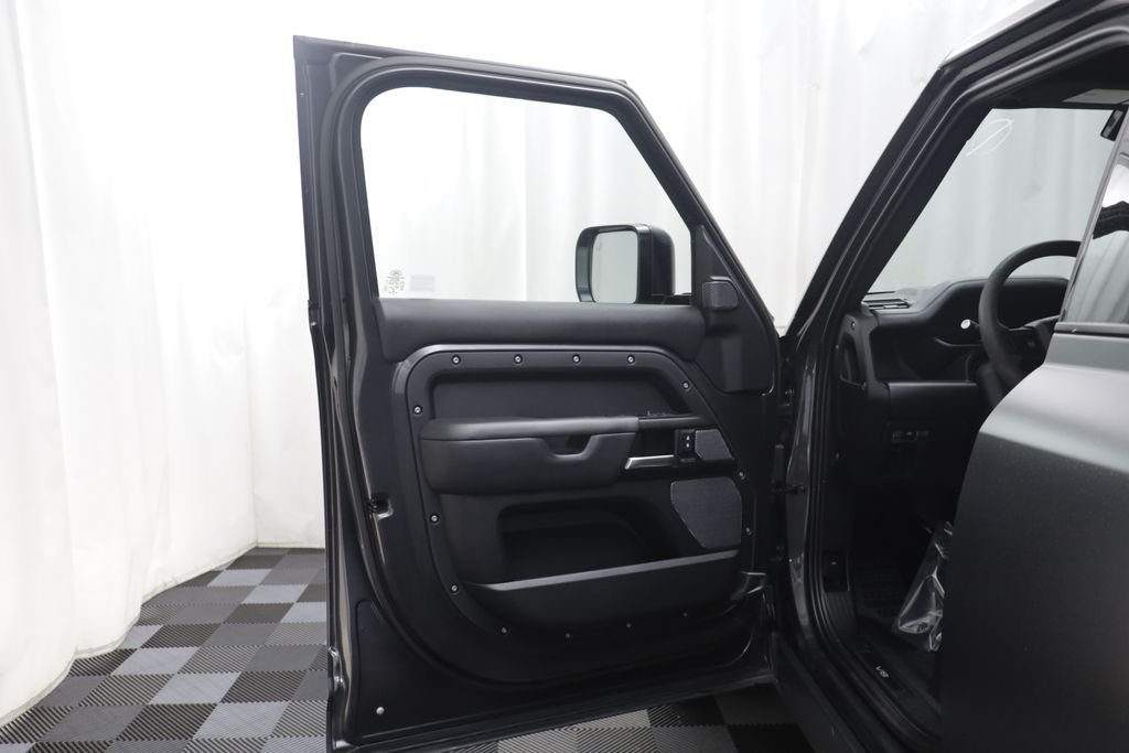 Used 2023 Gray Land Rover Carpathian Edition image 4