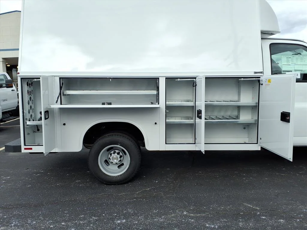 New 2025 Summit White Chevrolet 1WT image 15