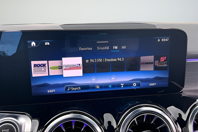 Used 2025 Gray Mercedes-Benz GLB 250 image 14
