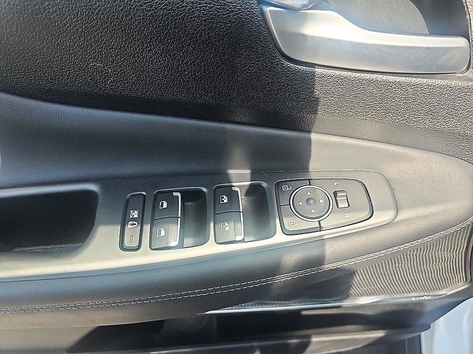 Used 2019 Quartz White Hyundai Ultimate image 12