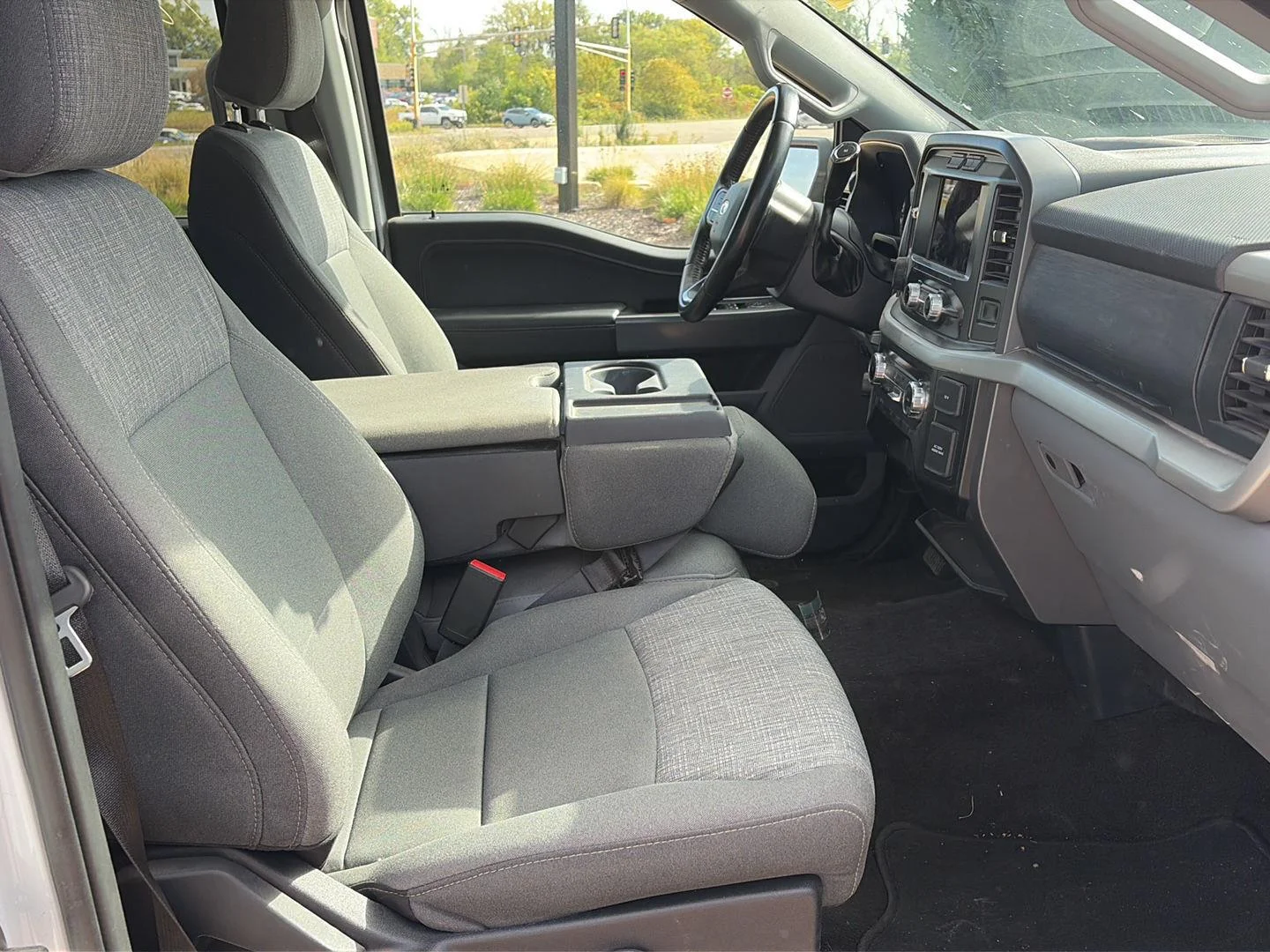 Used 2022 White Ford XL image 26