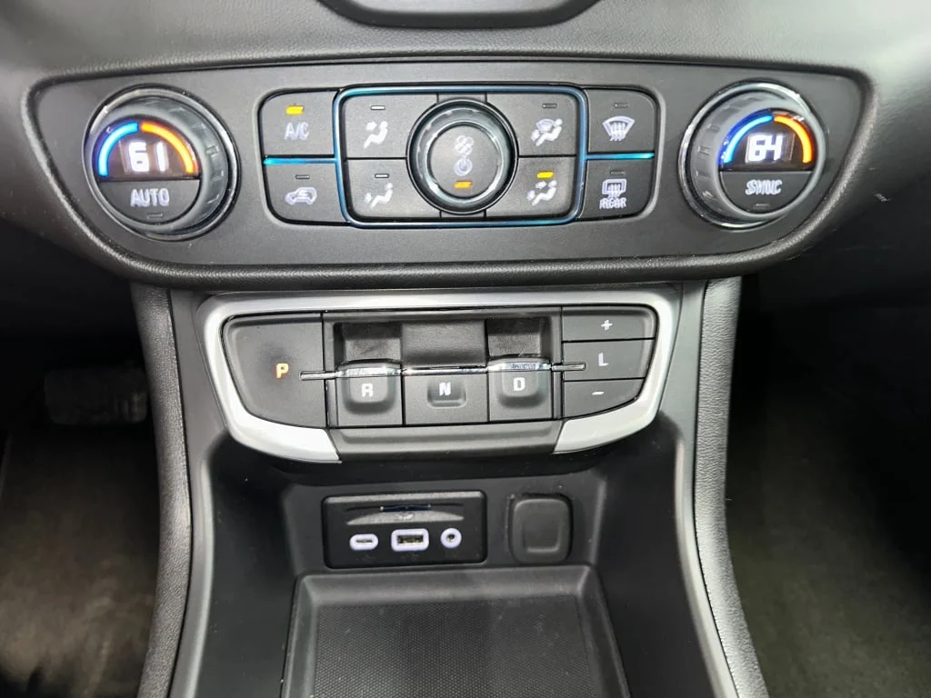 Used 2023 Summit White GMC SLT image 16