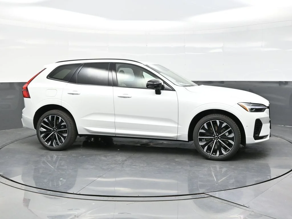 New 2026 White Volvo T8 Ultra image 8