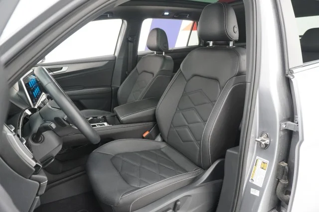 2025 Volkswagen Atlas Cross Sport SE w/Tech - Photo 17