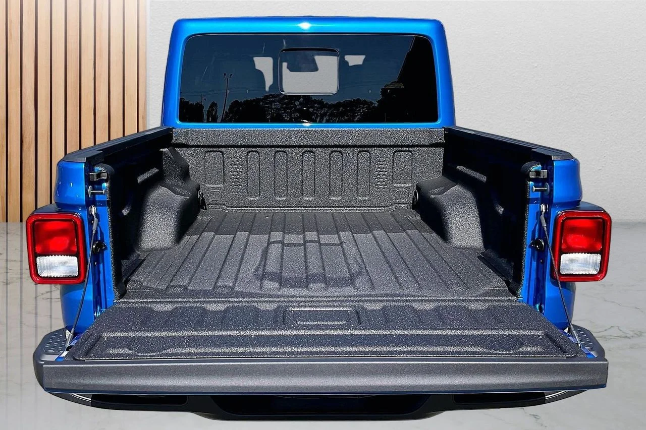 New 2026 Hydro Blue Pearl-Coat Exterior Paint Jeep Sport S image 21