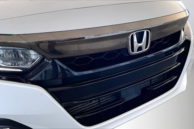 Used 2018  Honda Sport 2.0T image 28