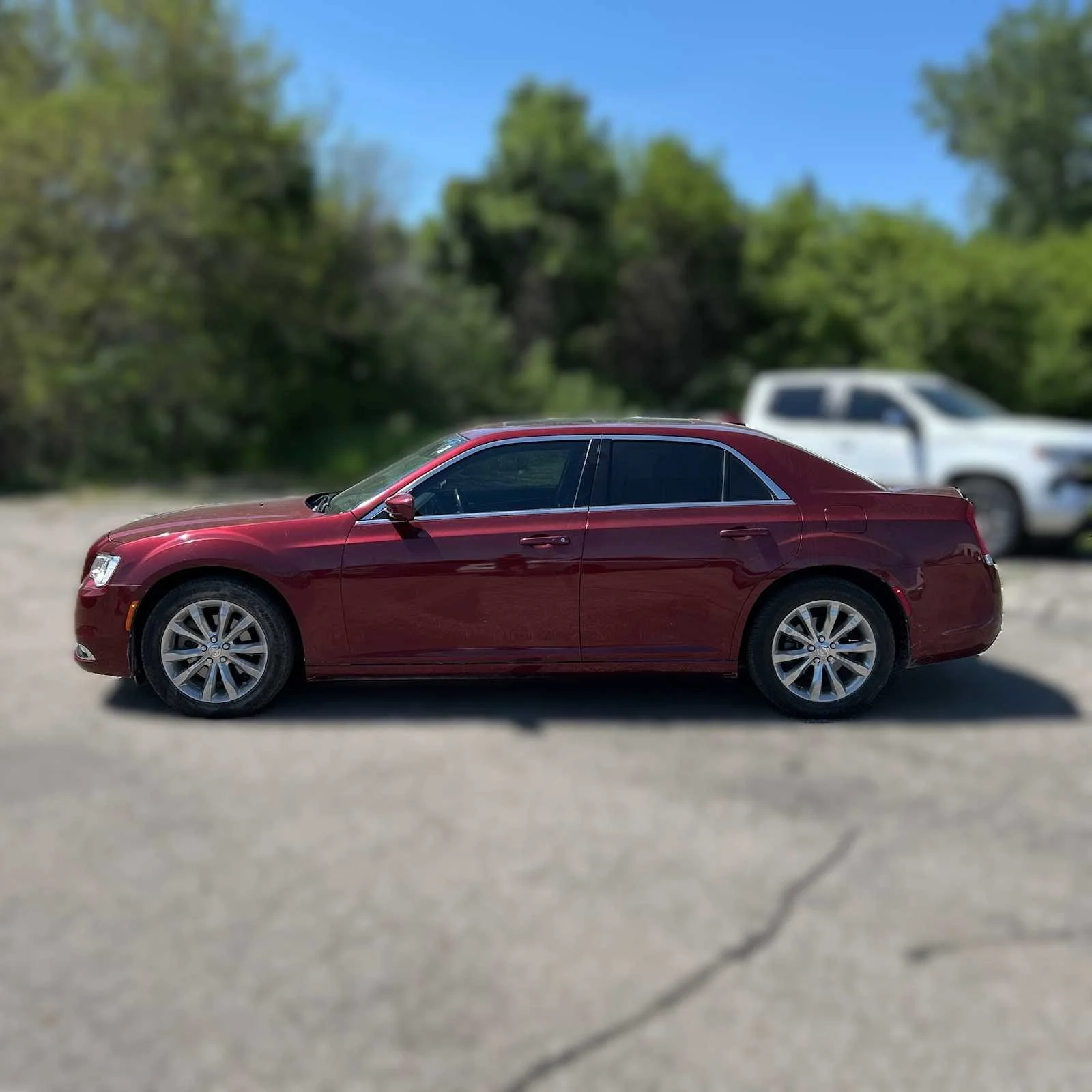 Used 2017 Velvet Red Pearlcoat Chrysler Limited image 2