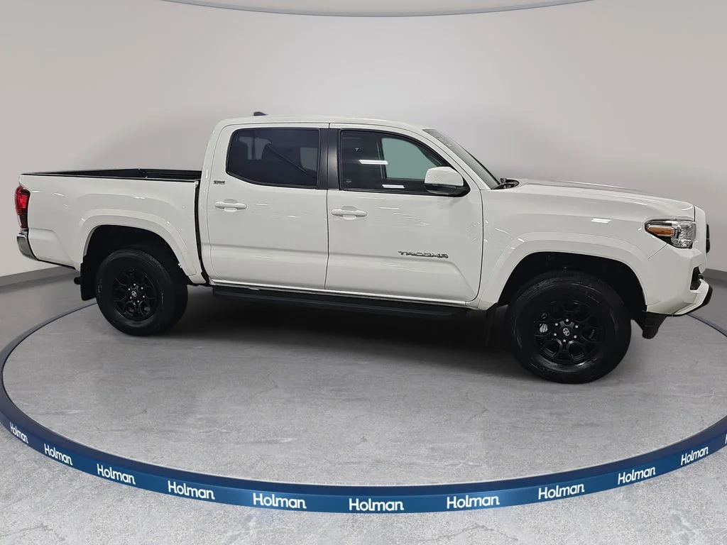 Used 2021 White Toyota SR5 image 5