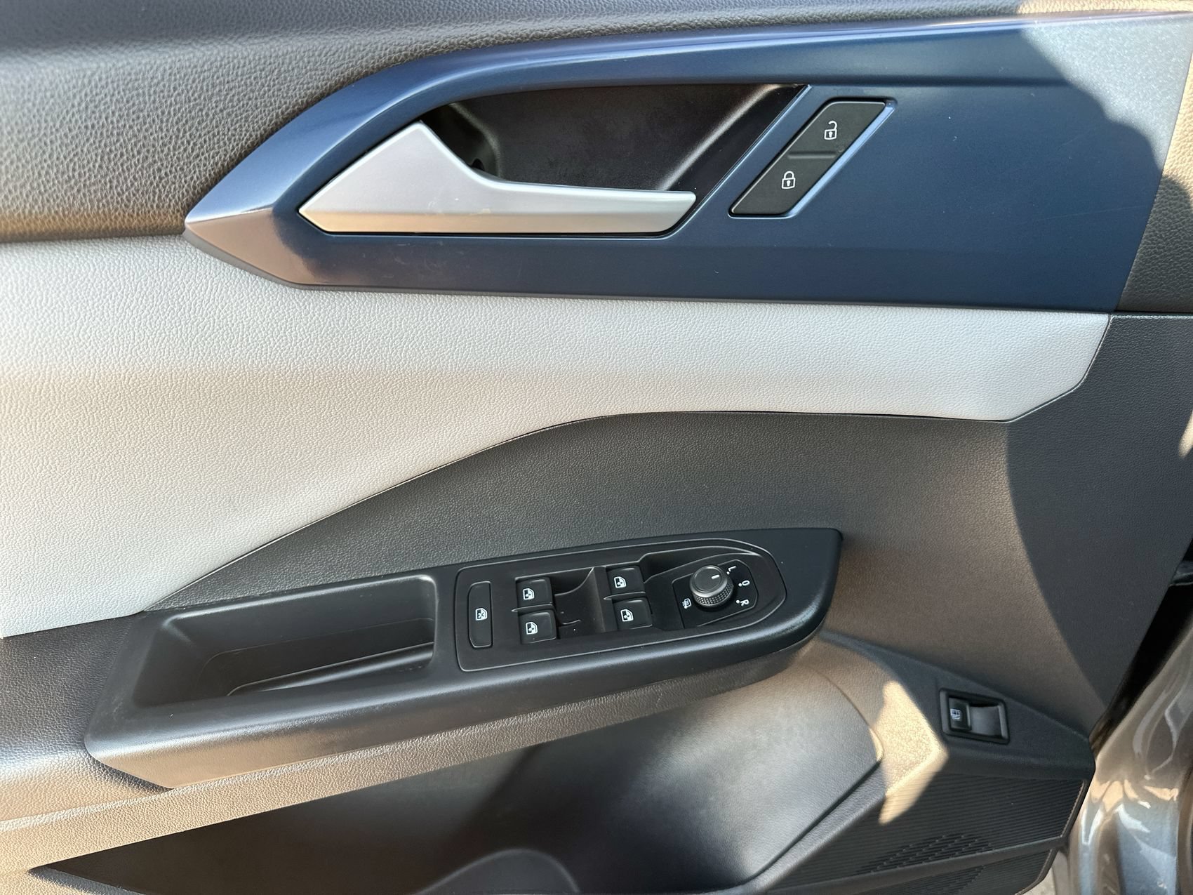 2023 Volkswagen Taos SE - Photo 13