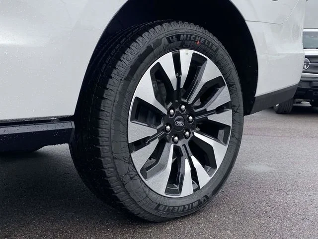 New 2025 White Ford Platinum image 9
