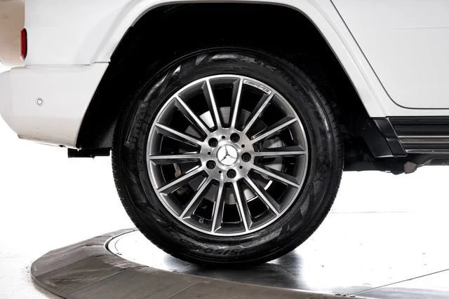 Used 2024 MANUFAKTUR Moonlight White Metallic Mercedes-Benz G 550 image 15
