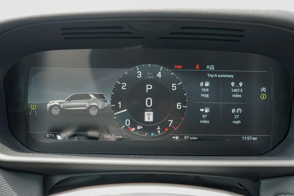Used 2025 Black Land Rover Dynamic SE image 22
