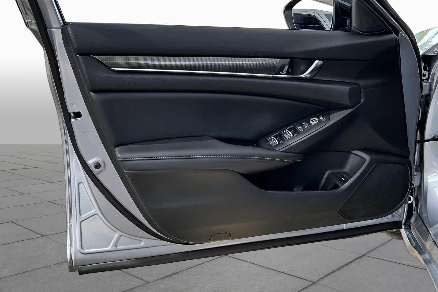Used 2021 Lunar Silver Metallic Honda Sport image 22