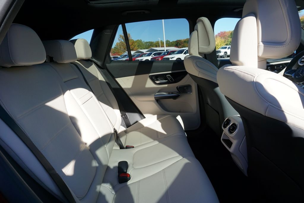 Used 2026 Patagonia Red Metallic Mercedes-Benz GLC 300 image 59