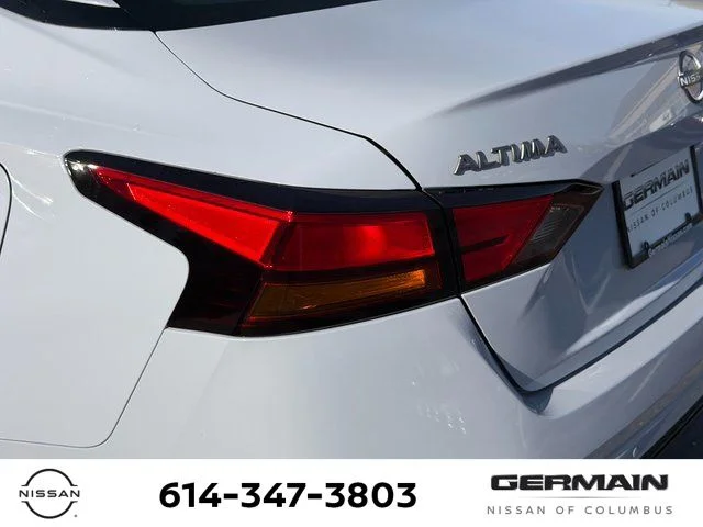 2025 Nissan Altima SR - Photo 15