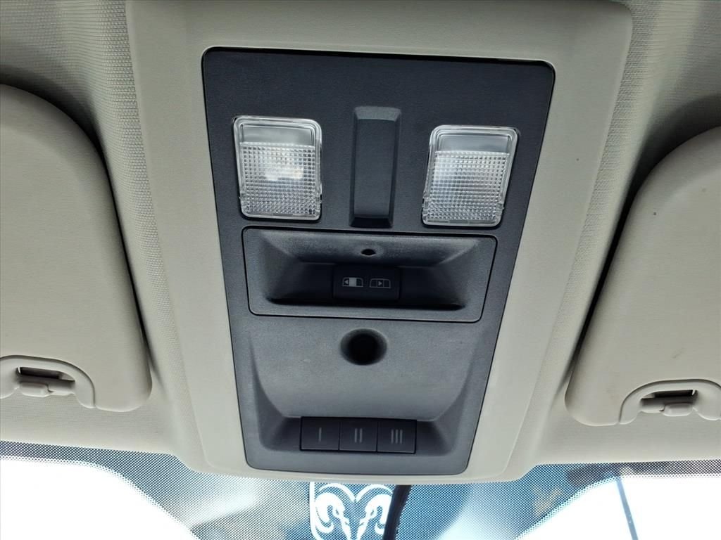 Used 2009 Red Dodge SLT image 24