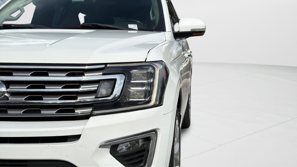 Used 2018 White Ford Limited image 34