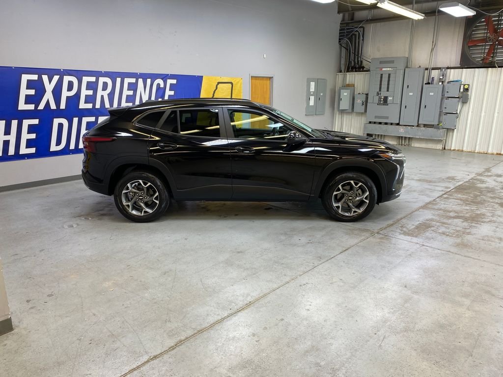 Used 2025 Black Chevrolet LT image 8