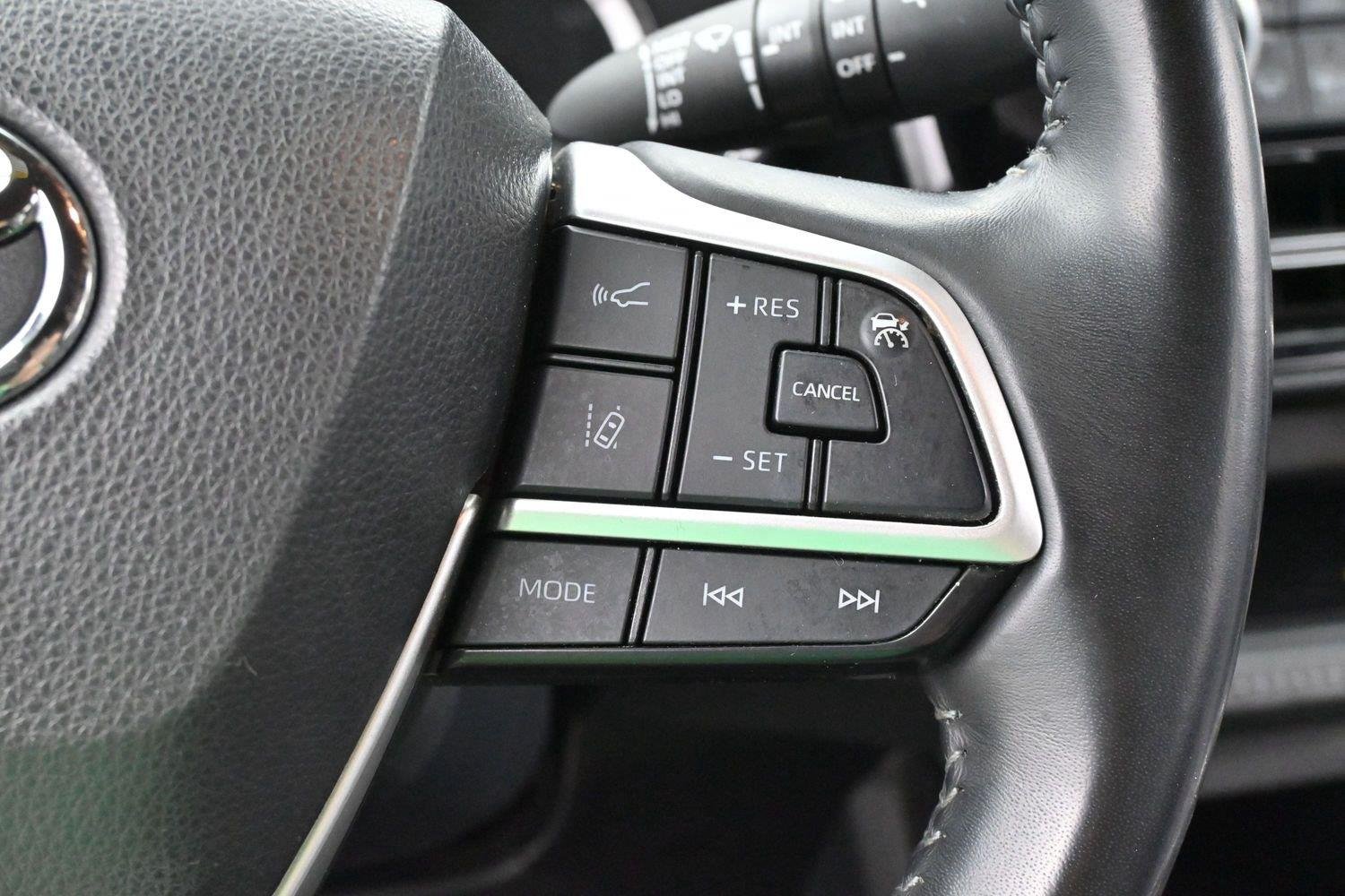 Used 2023 Blue Toyota L image 19