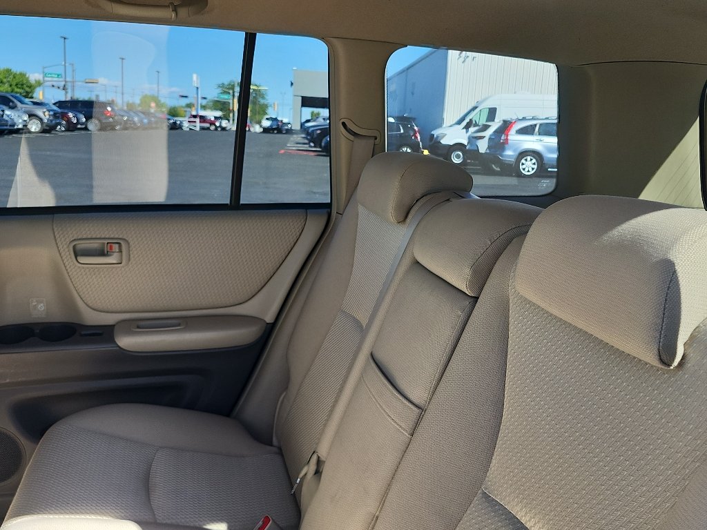 Used 2005  Toyota  image 12