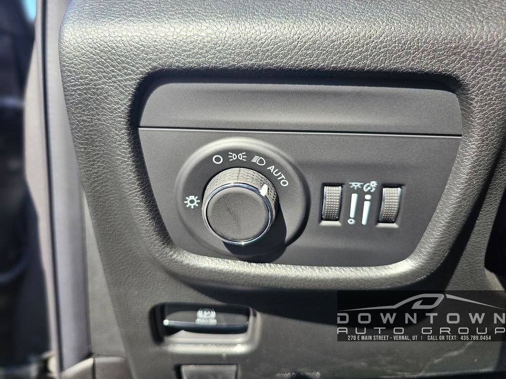 New 2026 Baltic Gray Metallic Clearcoat Jeep Altitude image 18
