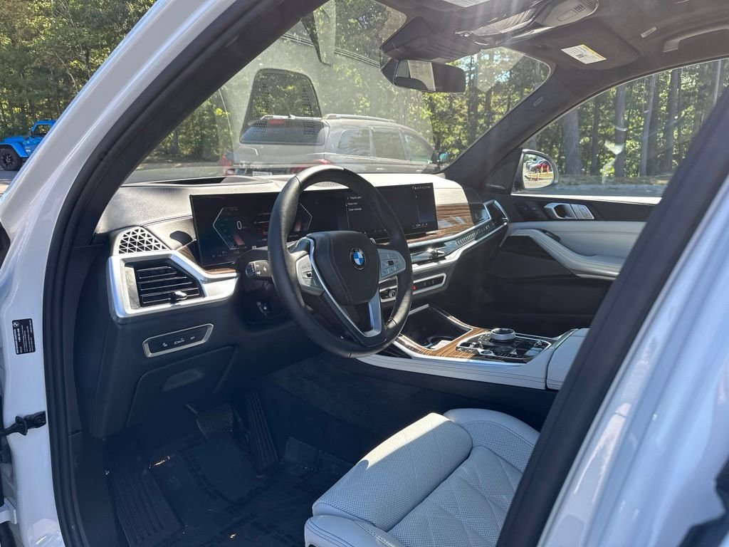 Used 2026 Mineral White Metallic BMW xDrive40i image 12