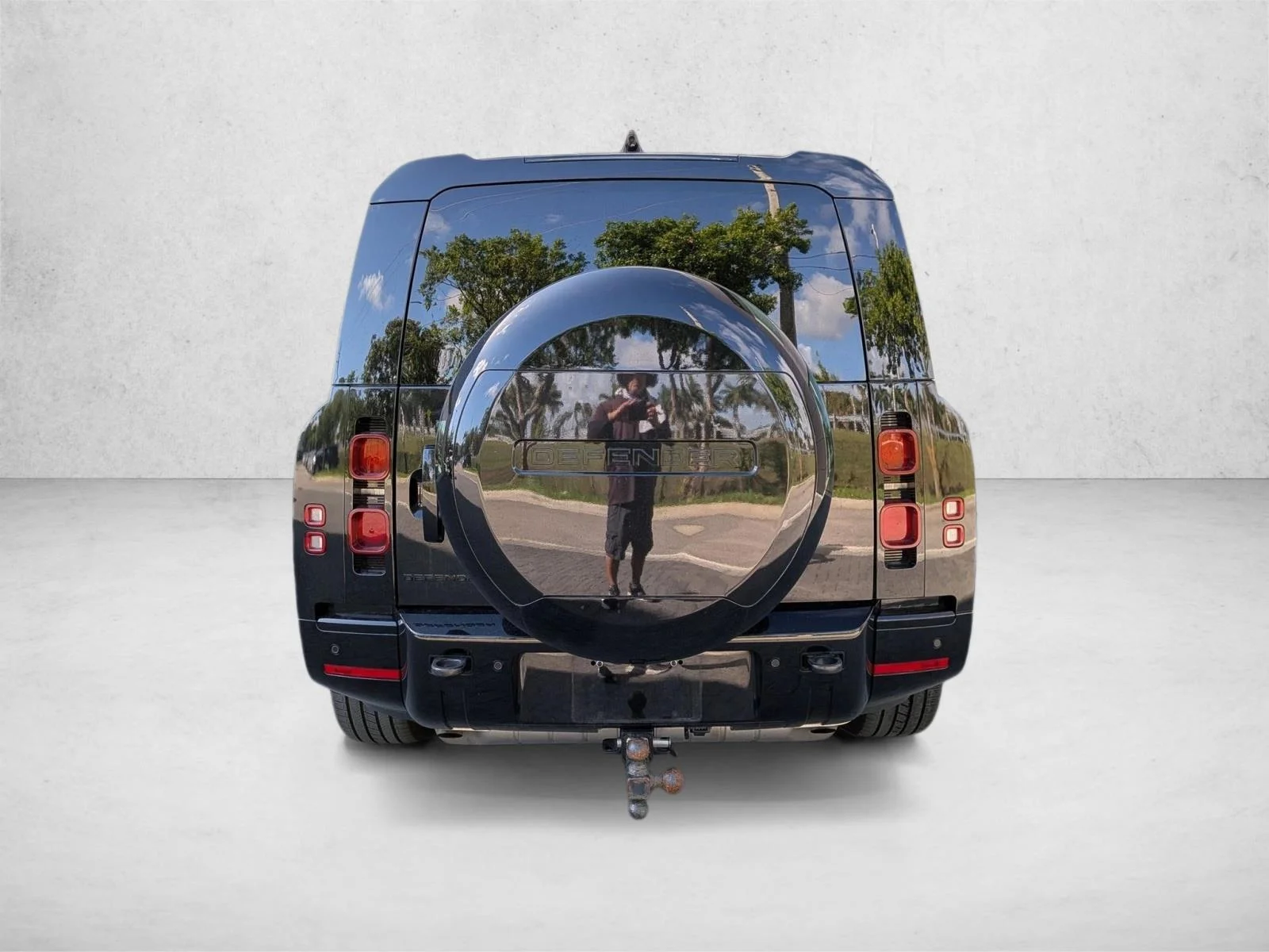Used 2024 Black Land Rover X-Dynamic SE image 6