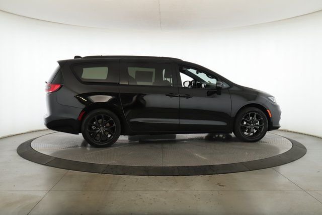 2026 Chrysler Pacifica Select - Photo 6