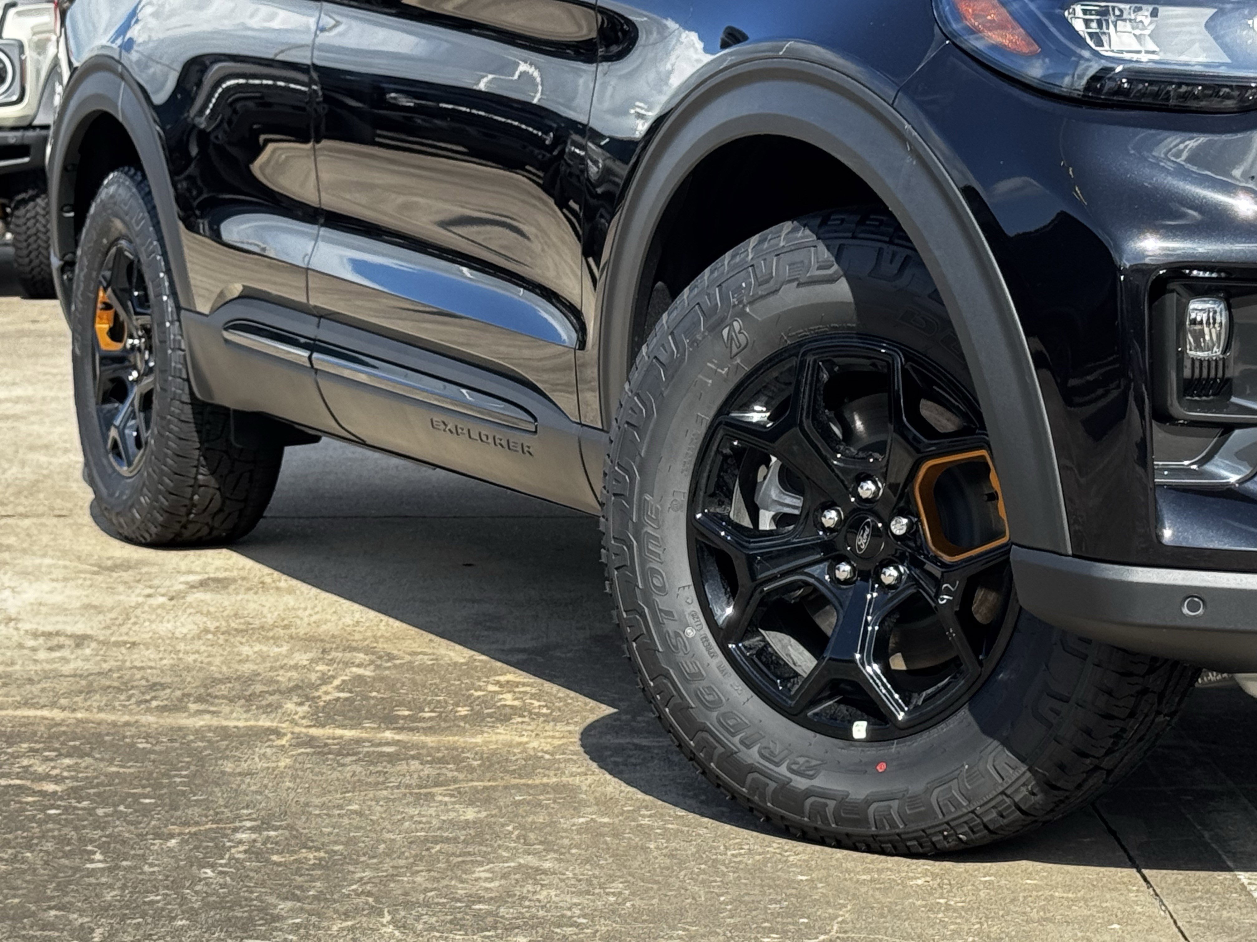 New 2026 Agate Black Metallic Ford Tremor image 11