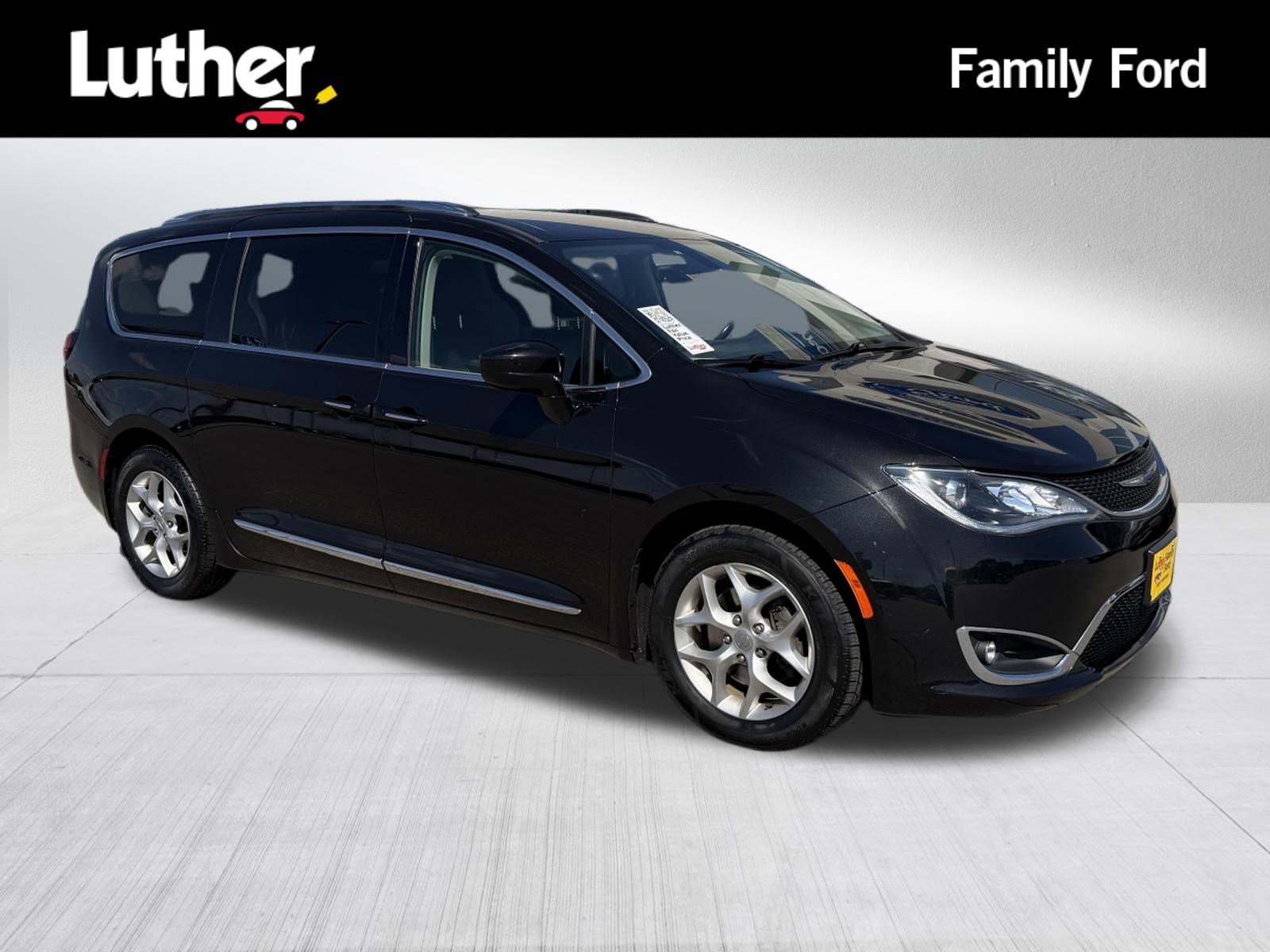 2019 Chrysler Pacifica Touring L's photo